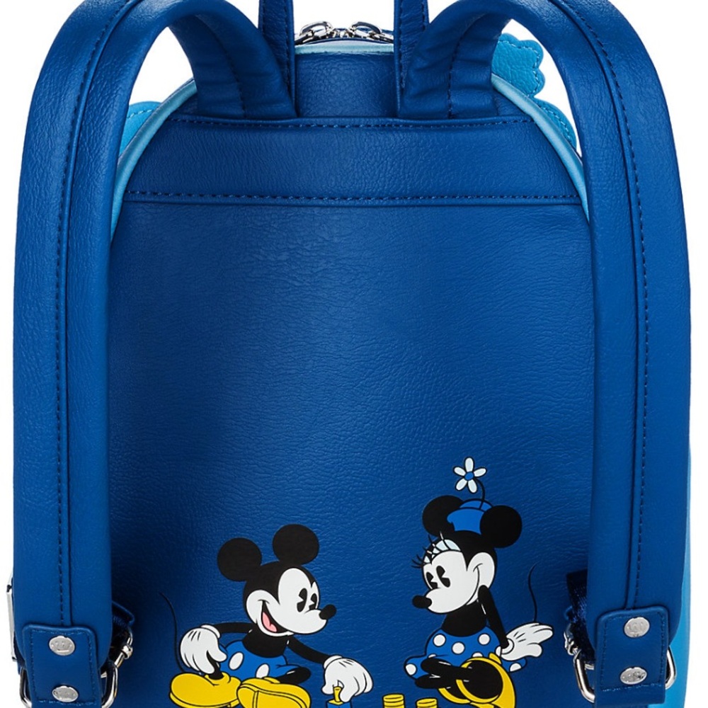 Mickey Mouse and Minnie mouse Hanukkah light up lounge fly and earrings. - Picture 4 of 6